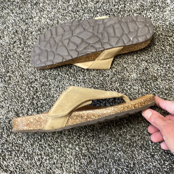 Bio-Gold padded thong sandal made in Italy - Picture 3 of 5